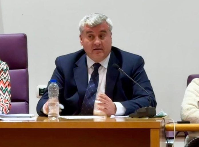 Alfonso Esteban, durante un pleno.