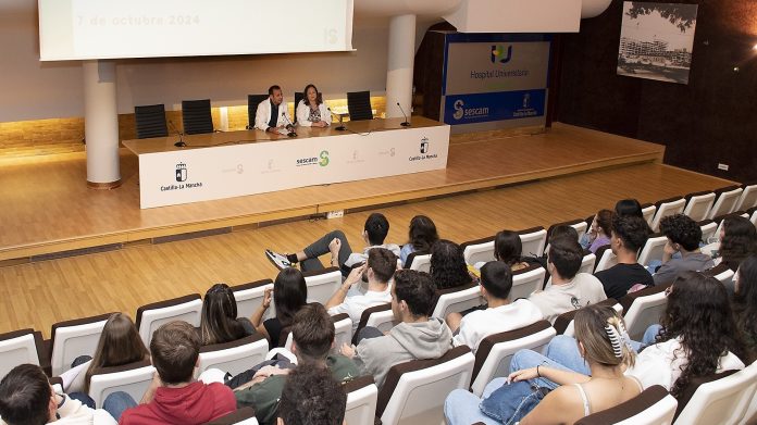 europapress-6267429-acto-bienvenida-estudiantes-fisioterapia-practicas