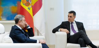 Sánchez y García-Page durante su encuentro en Moncloa en octubre de 2024.