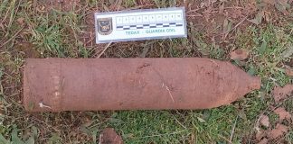 Un obús del 75 en Bujalaro Proyectil desactivado en Bujalaro. (Foto: Guardia Civil)