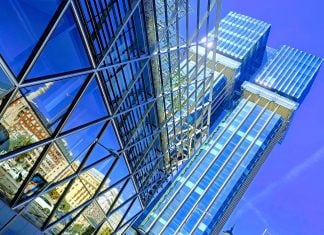 Madrid es el destino diario de miles de residentes en Guadalajara y otras localidades del Corredor del Henares. En la imagen, las Torres de Colón en el otoño de 2024. (Foto: La Crónic@)