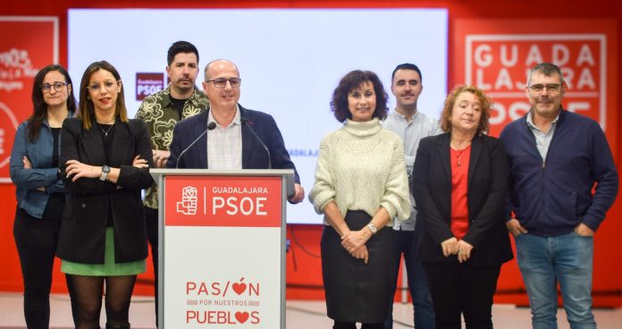 Alberto Rojo y los concejales del PSOE, en su comparecencia del 30 de enero de 2025.