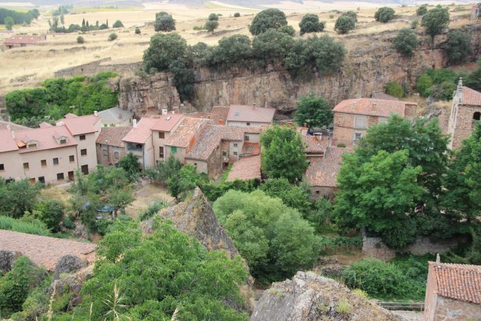 Vista parcial del caserío de Anguita.