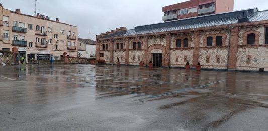 Productores locales llenarán el Mercado de Abastos… durante dos días La campa del Mercado de abastos, forzosamente despejada de coches el 27 de enero de 2025. (Foto: La Crónic@)