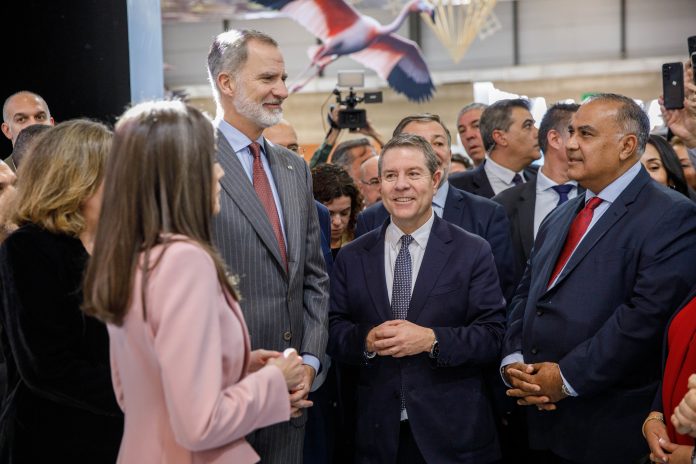 El presidente de Castilla-La Mancha, Emiliano García-Page, ha asistido a la inauguración de la Feria Internacional de Turismo, FITUR por los Reyes de España.