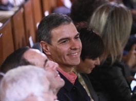 Pedro Sánchez en Toledo, el 18 de enero de 2025, al lado de Bono y Barreda y junto a Isabel Rodríguez y Milagros Tolón. (Foto: Juanma Jiménez / EP)