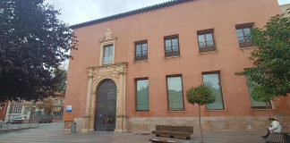 Biblioteca Pública Provincial, en la plaza de Dávalos. (Foto: La Crónic@)