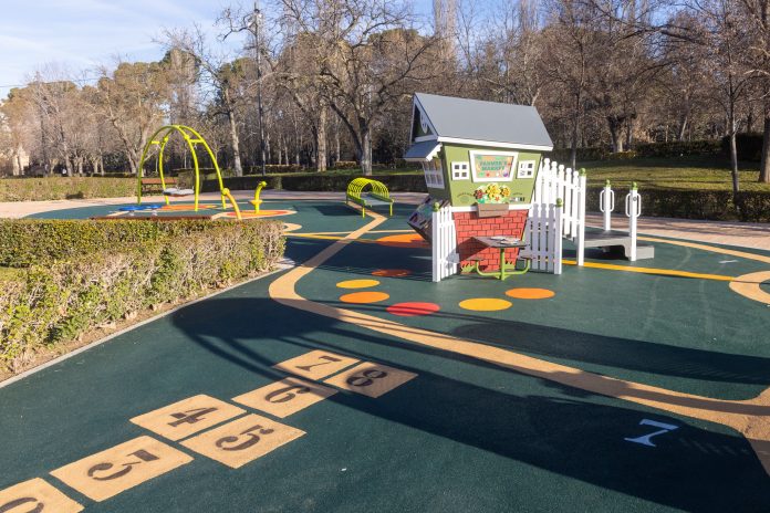 Mucha originalidad en los juegos inclusivos inaugurados en Guadalajara y fabricados en Estados Unidos.