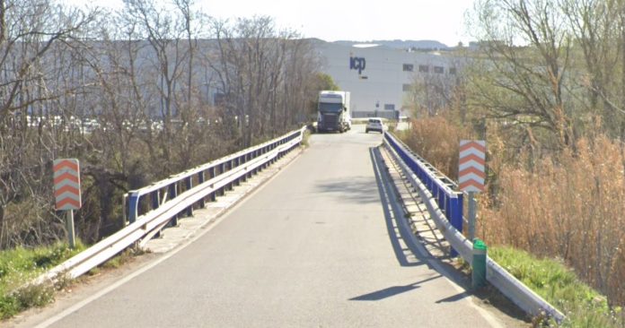 El puente de Albolleque sobre el Henares, en imagen de 2023. (Foto: Google Maps)