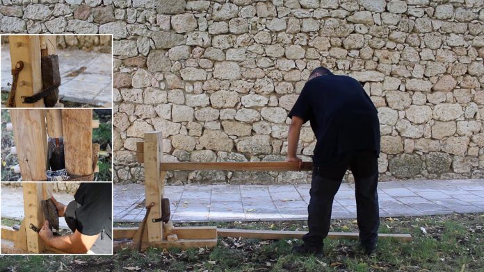 Propuesta de cómo se elaboraban las herramientas de pedernal hace 5.000 años en Romancos, con herramientas especificas.