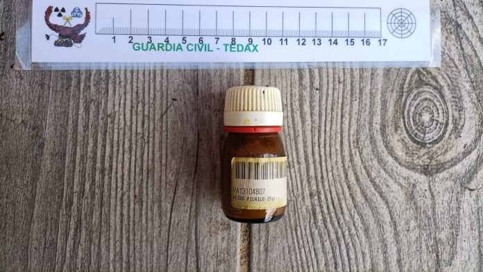 Envase de ácido pícrico que se hallaba en un domicilio de Alovera. (Foto: Guardia Civil)