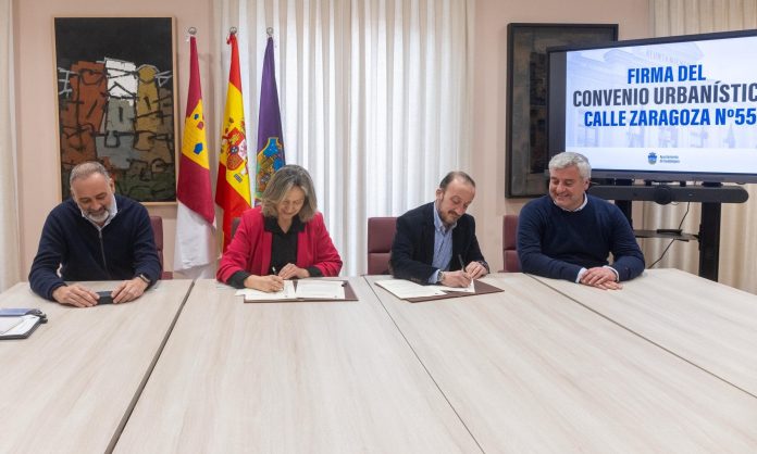 Firma del convenio del Ayuntamiento de Guadalajara con el agente urbanizador del Plan Especial de Reforma Interior de Mejora Calle Zaragoza, 55.
