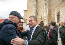 García-Page en Escariche, en una anterior visita del presidente regional a la provincia de Guadalajara.