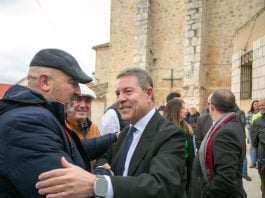 García-Page en Escariche, en una anterior visita del presidente regional a la provincia de Guadalajara.