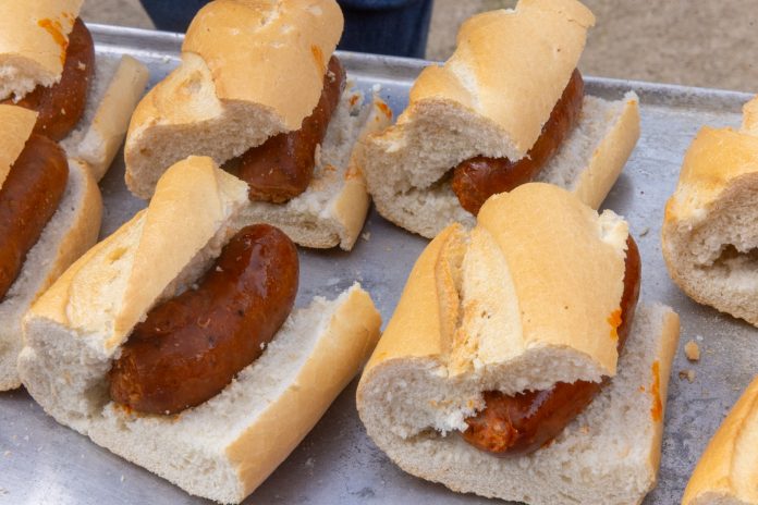 Si es Jueves Lardero en Guadalajara, el Ayuntamiento invita a chorizo.