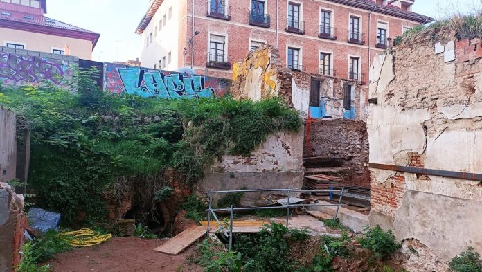 El subsuelo de la futura Casa de los Cuentos, donde vivió Carlos Santiesteban hasta su fallecimiento y que terminó siendo demolida, guardaba sorpresas en su subsuelo, que encarecen el proyecto. (Foto: La Crónic@)