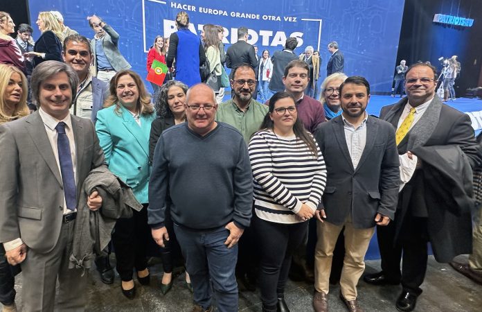 Cargos y afiliados de Vox Guadalajara se han acercado a la reunión de los 