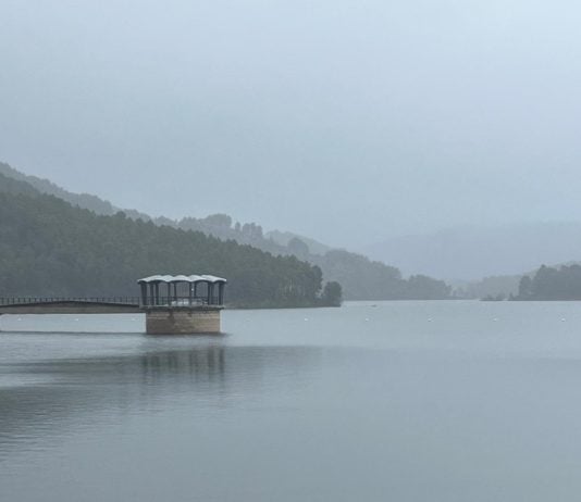 Espectacular el nivel alcanzado por Beleña, que poco a poco se va reduciendo. La imagen es de la tarde del 9 de marzo, cuando estaba incluso mas alto que ahora. Sus desembalses tienen incidencia directa en la capital.