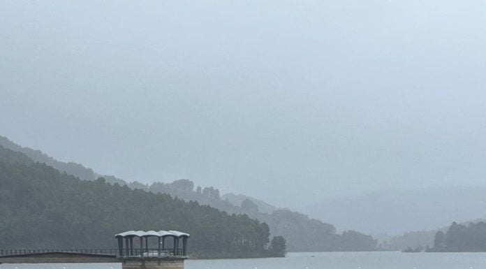 Espectacular el nivel alcanzado por Beleña, que poco a poco se va reduciendo. La imagen es de la tarde del 9 de marzo, cuando estaba incluso mas alto que ahora. Sus desembalses tienen incidencia directa en la capital.