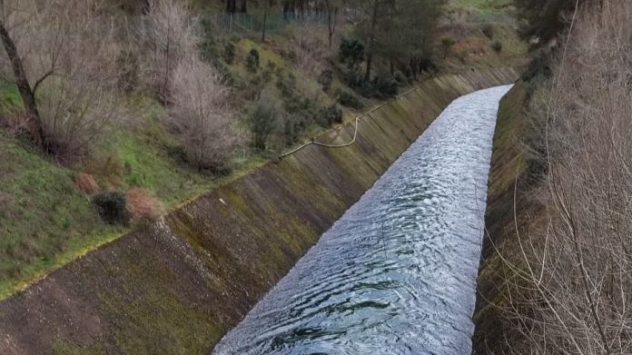 El canal que une Entrepeñas y Buendía de nuevo con agua el 24 de marzo de 2025. (Foto: La Crónic@)
