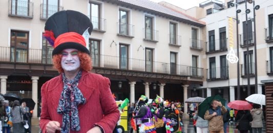 Cambian el desfile de Carnaval de Guadalajara para evitar accidentes con los árboles El desfile de adultos del Carnaval de Guadalajara ya estuvo marcado por la lluvia en 2025.