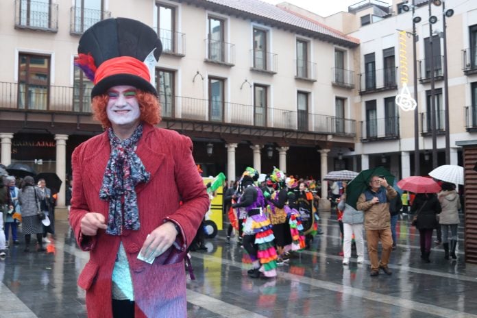El desfile de adultos del Carnaval de Guadalajara ya estuvo marcado por la lluvia en 2025.