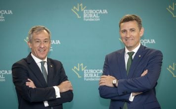 El presidente de Eurocaja Rural, Javier López Martín, y el director general de la entidad, Víctor Manuel Martín.