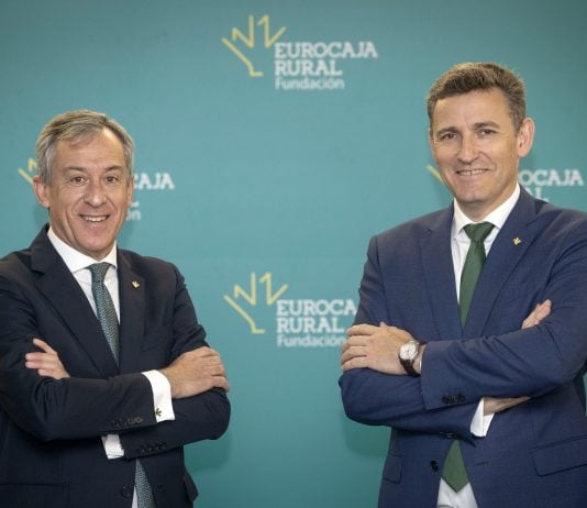 El presidente de Eurocaja Rural, Javier López Martín, y el director general de la entidad, Víctor Manuel Martín.