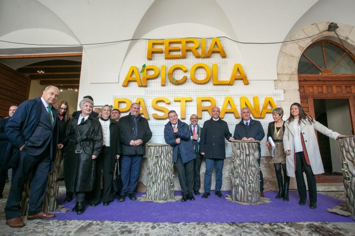 Inauguración de la Feria Apícola de Pastrana de 2025.
