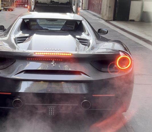 Este Ferrari no era un chollo sino una pésima inversión: lo habían robado en Europa y rematriculado, fraudulentamente, en España. (Foto: Guardia Civil)