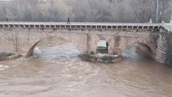 Altura del agua en el Henares durante la mañana del 14 de marzo de 2025. (Foto: La Crónic@)