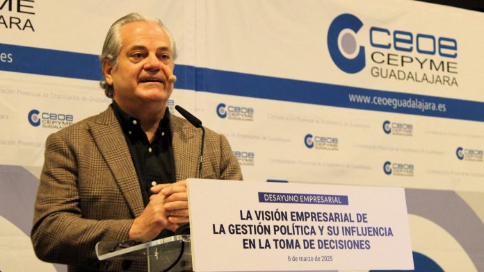 Marcos de Quinto durante el desayuno empresarial organizado por CEOE en Guadalajara.