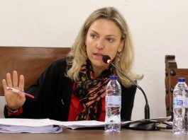 María Jesús Merino, alcaldesa de Sigüenza, durante el pleno en el que se aprobaban los presupuestos municipales de 2025.