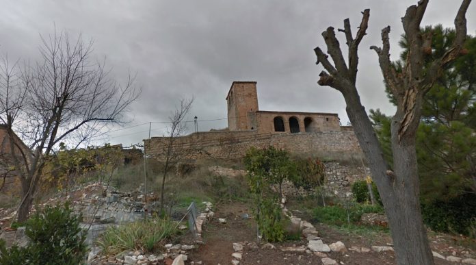 El río Henares discurre por debajo del caserío de Moratilla. (Foto: Google Maps)
