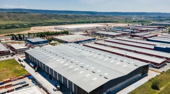 Más parados para comenzar octubre Nave industrial