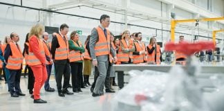 Pedro Sánchez visitó la fábrica de Cummins en Guadalajara el 18 de marzo de 2025, apenas un año antes de las peores noticias posibles.