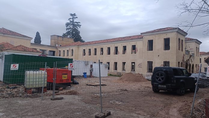 Vista actual de uno de los escasos edificios del antiguo Hospital Provincial, en Guadalajara. (Foto: La Crónic@)