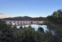 El nivel de Entrepeñas empieza a bajar El viaducto es una buena referencia para saber el nivel del pantano de Entrepeñas. La imagen es del pasado mes de marzo.
