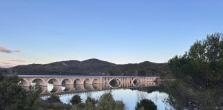 El viaducto es una buena referencia para saber el nivel del pantano de Entrepeñas. La imagen es del pasado mes de marzo.