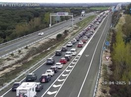 Atasco a la altura de Algora en la A-2 el Domingo de Resurrección de 2025. (Foto: DGT)