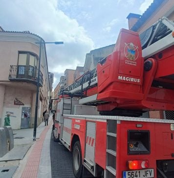 Una de las autoescalas de que dispone el parque de Bomberos de Guadalajara. La nueva costará 1.200.000 euros. (Foto: La Crónic@)