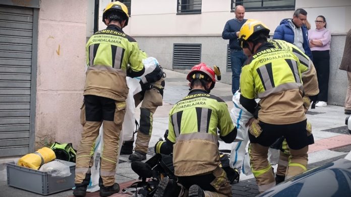 Bomberos del Ayuntamiento de Guadalajara en un reciente servicio, en abril de 2025. (Foto: La Crónic@)