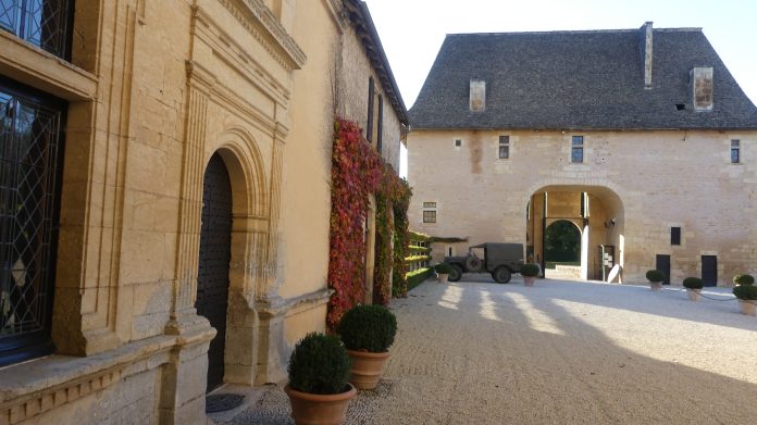 Entrada al Castillo de Losse, en Francia. (Foto: La Crónic@)