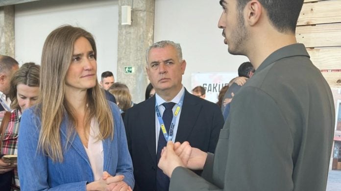 El presidente de la Diputación de Guadalajara, José Luis Vega,con la vicepresidenta tercera del Gobierno de España y ministra para la Transición Ecológica y el Reto Demográfico (MITECO), Sara Aagesen en 2025.