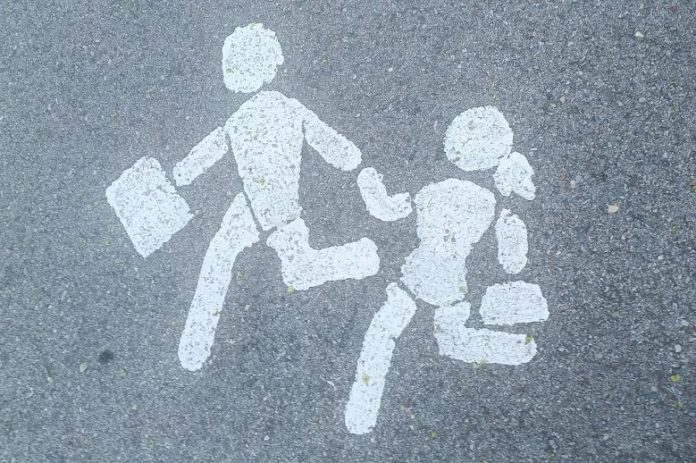 Señal en las cercanías de un colegio de Cabanillas del Campo, en Guadalajara. (Foto: La Crónic@)