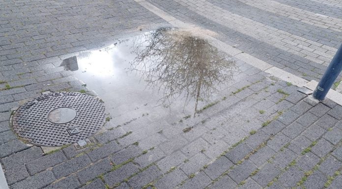 Charco por una de las últimas lluvias en Guadalajara. (Foto: La Crónic@)