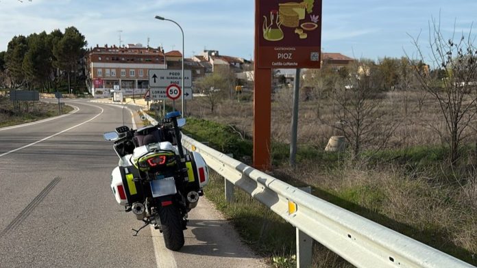 Guardia Civil de Tráfico en Pioz.