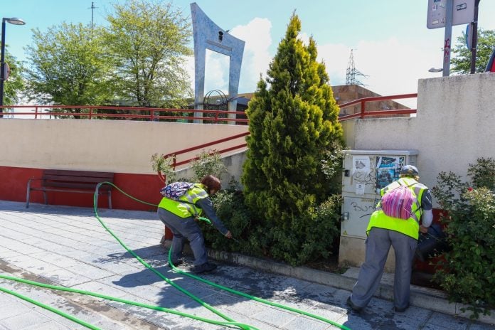 Trabajadores de un antiguo plan de empleo en Azuqueca.