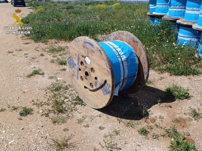 Una de las bobinas de aluminio robadas en Almadrones, en Guadalajara. (Foto: Guardia Civil)