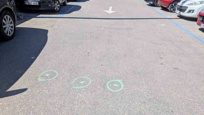 Buena parte de la campa del Mercado de abastos ya está marcada para los futuros anclajes de los corrales del encierro de Guadalajara, que serán los desmontables ya usas en Bejanque. (Foto: La Crónic@)